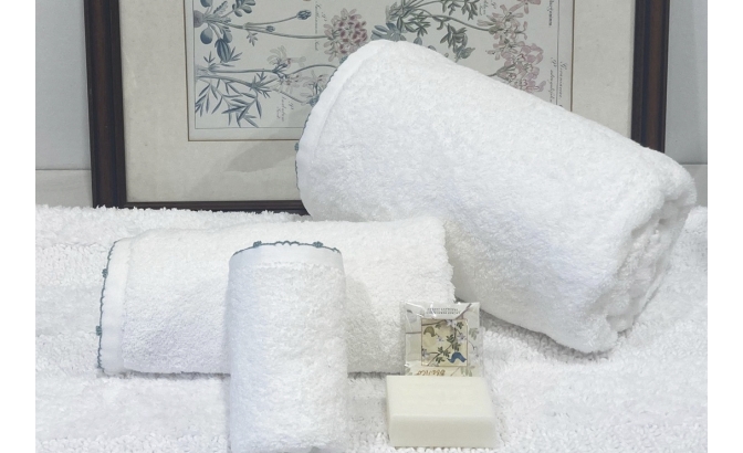 Glory white/water green