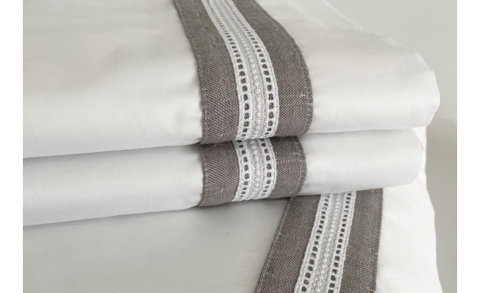 Drap de dessus avec oreillers V/tec...