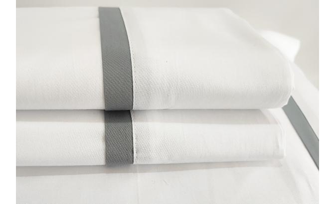 Drap de dessus avec oreillers 300...