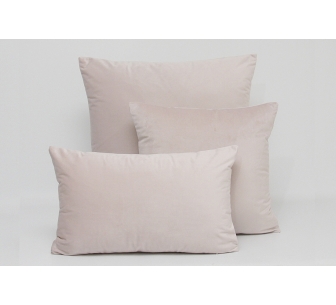 Coussin en velours rose pâle