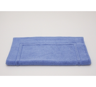 Tapis de bain bleu clair
