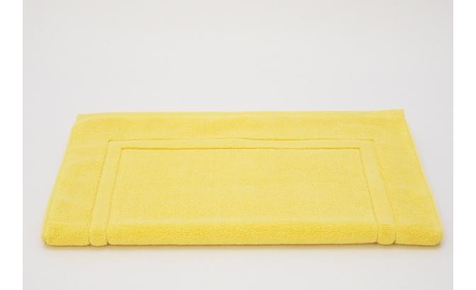 Tapis de bain jaune