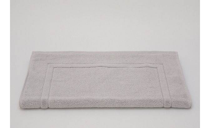 Salida de baño gris claro