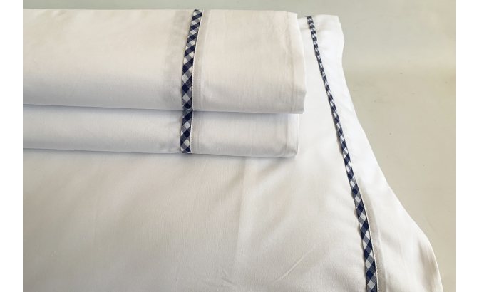 Top sheet with pillows in 200 threads...