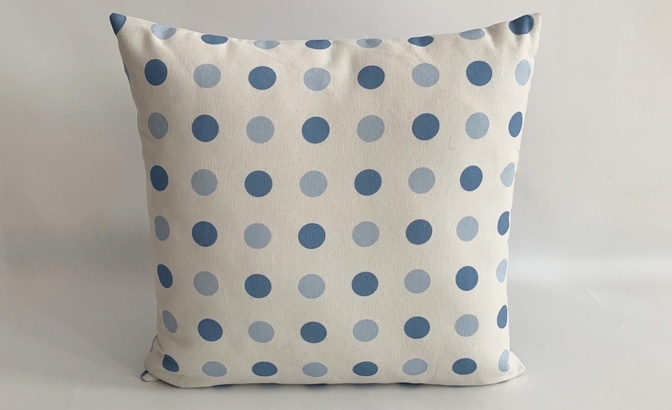 Cushion Bolas blue