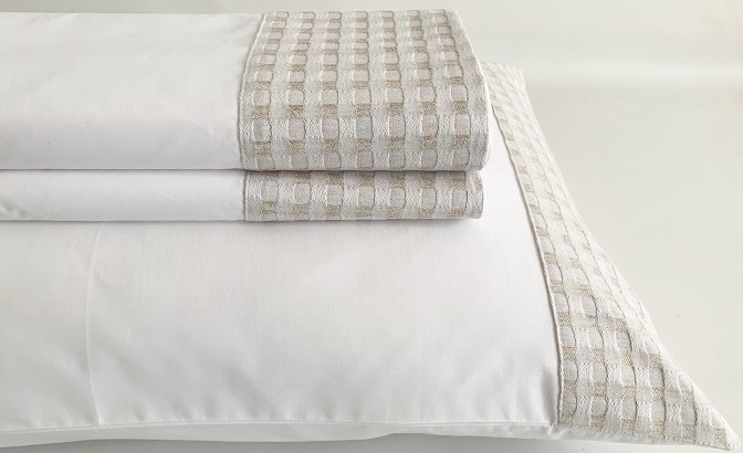 Top sheet with pillows in 200 threads...