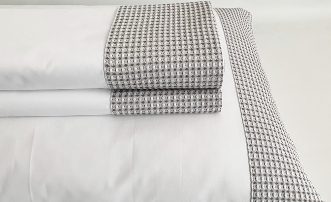 Top sheet with pillows in 200 threads...