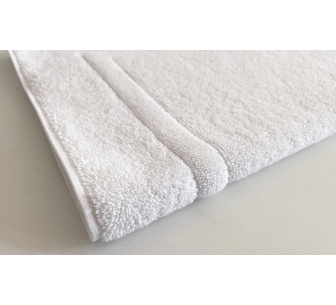 Salida de baño blanco