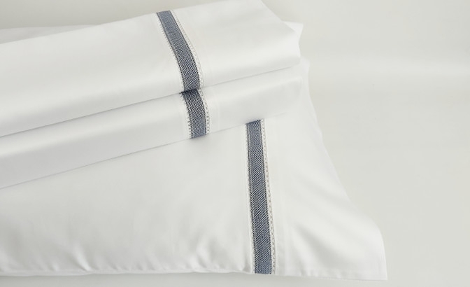 Drap de dessus avec oreillers Ima...