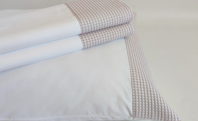 Top sheet with pillows in 200 threads...