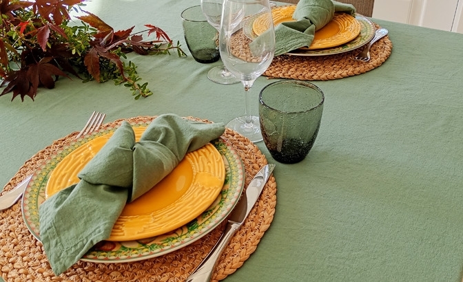 Santi green tablecloth