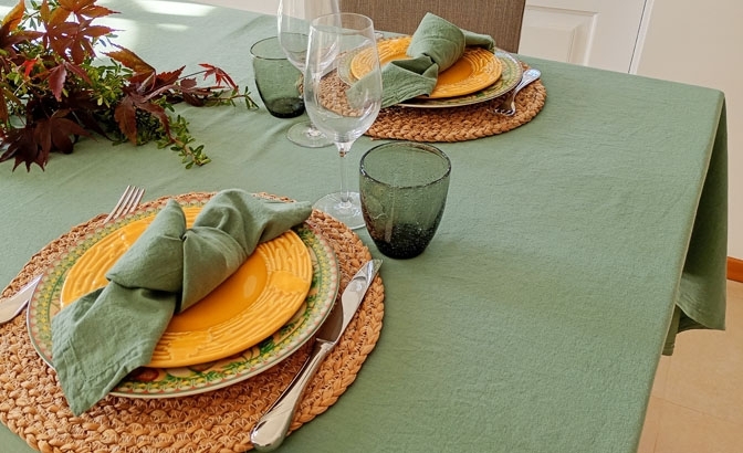 Santi green tablecloth