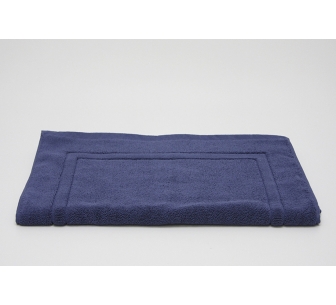 Tapis de bain bleu foncé