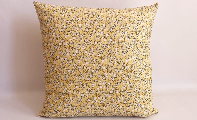 Cushion Flor yellow