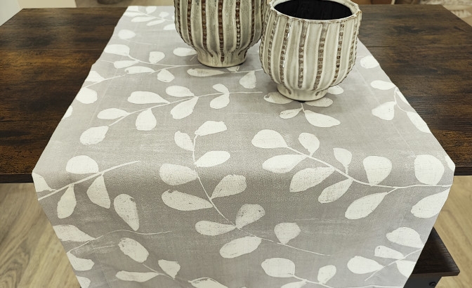 Chemin de table feuille gris sèche